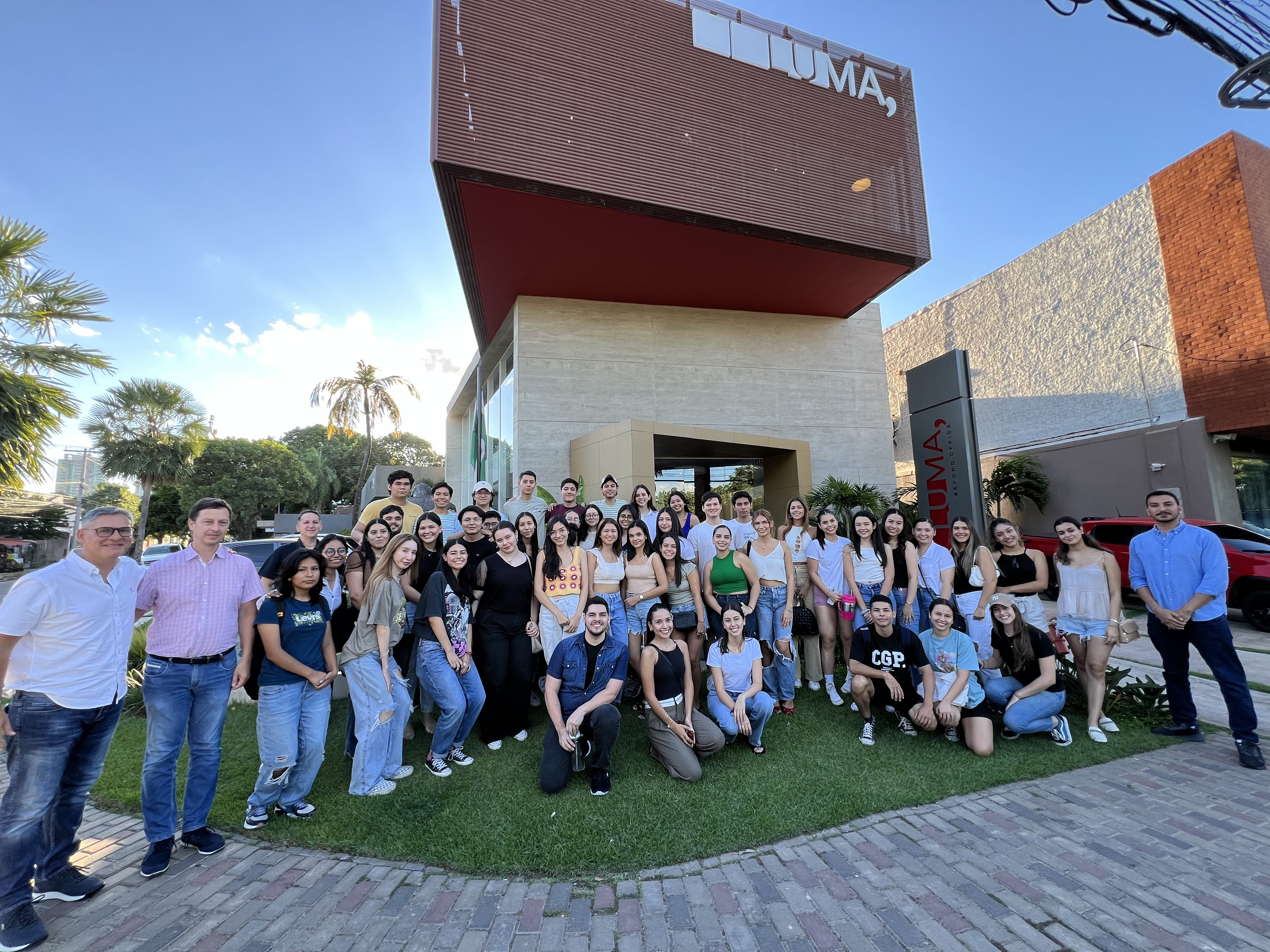 Estudiantes de Arquitectura visitaron LUMA